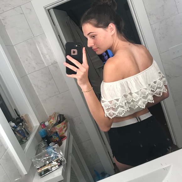Ivory off the shoulder top - Picture 3 of 4
